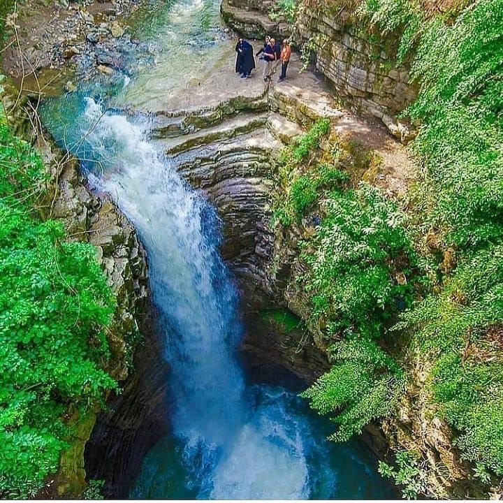 میدونی تو شدی همه دنیام میخونی حرفمو از تو چشمام